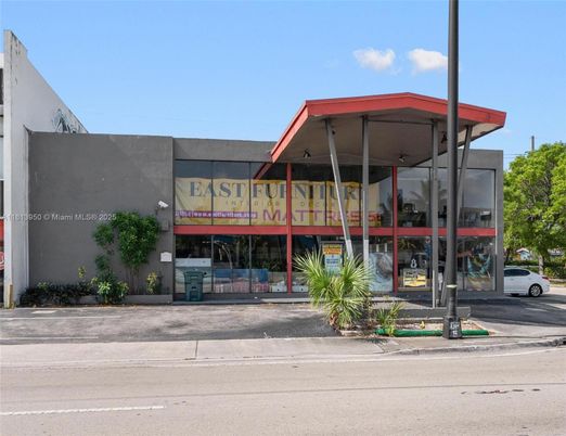 Exterior, Facade, None