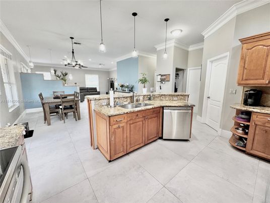 Dining room, Interior, Kitchen, Pendant Lights, Recessed Lighting, Stainless Steel Appliances