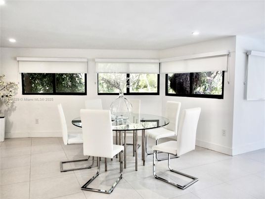 Dining room, Interior, Recessed Lighting