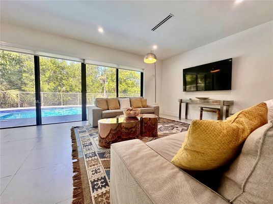Interior, Living room, Pendant Lights, Recessed Lighting