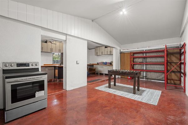 Game Room, Interior