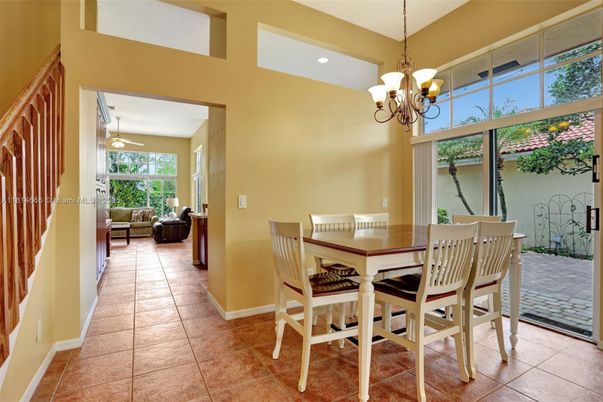 Chandelier, Dining room, Interior, Living room, Recessed Lighting