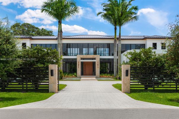 Exterior, Facade, Spanish Mediterranean