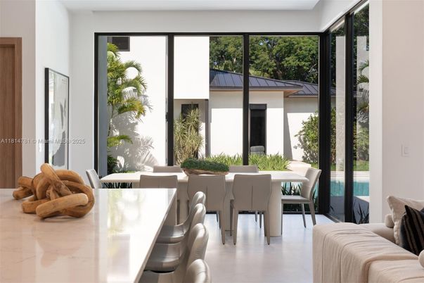 Dining room, Interior