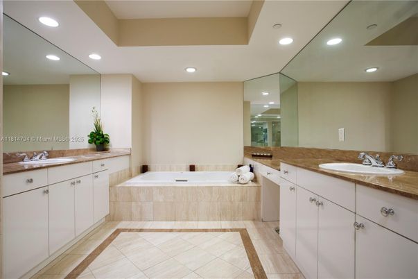 Bathroom, Dual Sink Vanities, Interior, Recessed Lighting