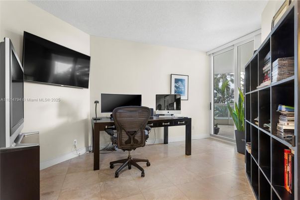 Home Office, Interior