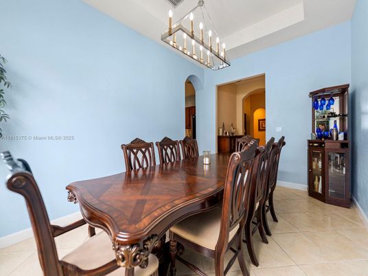 Chandelier, Dining room, Interior, Pendant Lights