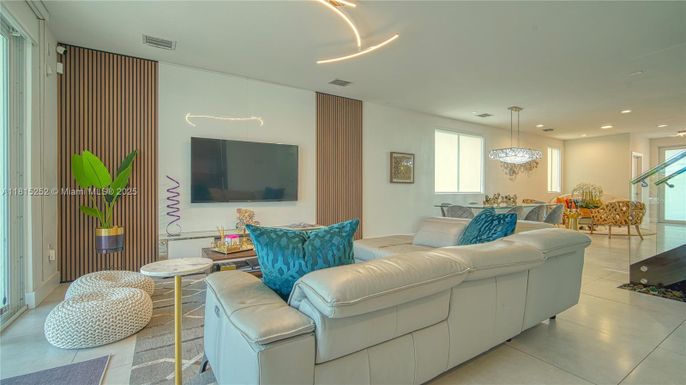 Dining room, Interior, Living room, Pendant Lights, Recessed Lighting