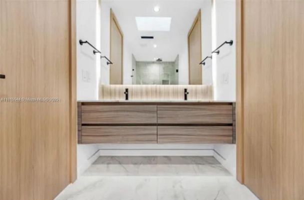 Bathroom, Interior, Marble, Recessed Lighting