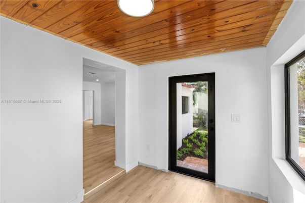 Empty room, Interior, Recessed Lighting, Wooden Ceilings, Wood Texture Flooring