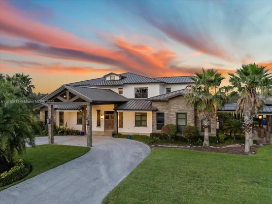 Backyard, Exterior, Facade, Ranch