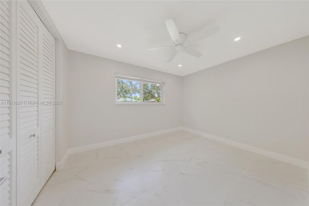 Empty room, Interior, Marble, Recessed Lighting