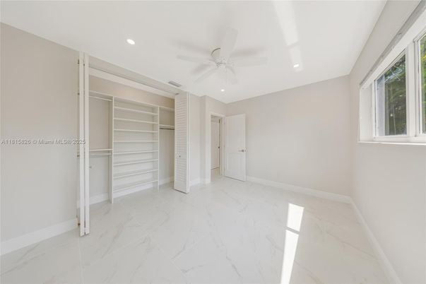 Empty room, Interior, Marble, Recessed Lighting, Walk-in Closets