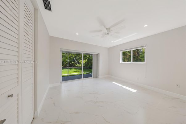 Empty room, Interior, Marble, Recessed Lighting