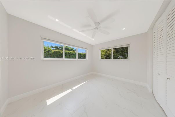 Empty room, Interior, Marble, Recessed Lighting
