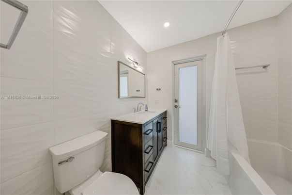 Bathroom, Interior, Marble, Recessed Lighting