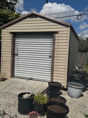 Detached Garage, Exterior