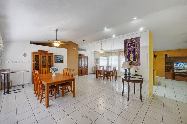 Dining room, Interior, Recessed Lighting