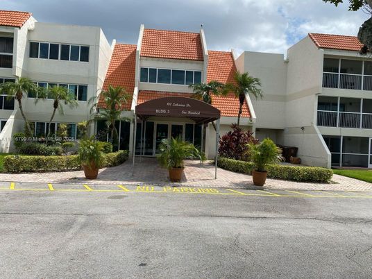 Exterior, Facade, Condo Building