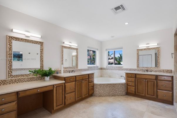 Bathroom, Dual Sink Vanities, Interior, Recessed Lighting