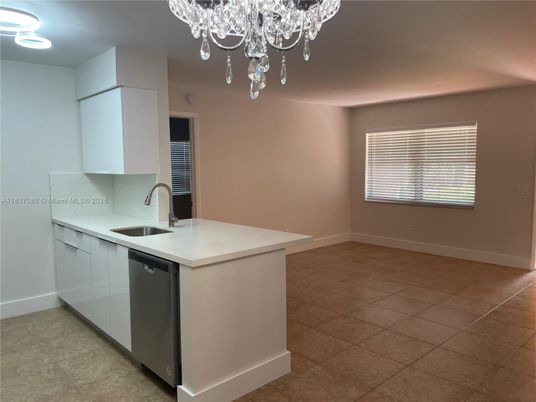 Chandelier, Interior, Kitchen