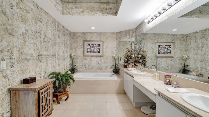 Bathroom, Dual Sink Vanities, Interior, Recessed Lighting
