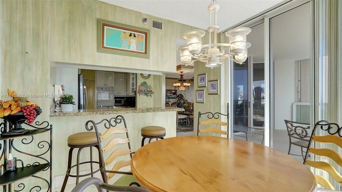 Chandelier, Dining room, Interior, Kitchen, Stainless Steel Appliances
