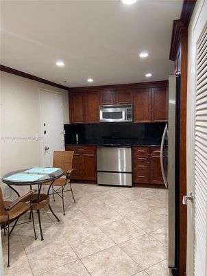 Dining room, Interior, Kitchen, Recessed Lighting, Stainless Steel Appliances