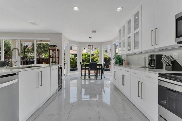 Dining room, Interior, Kitchen, Pendant Lights, Recessed Lighting, Stainless Steel Appliances