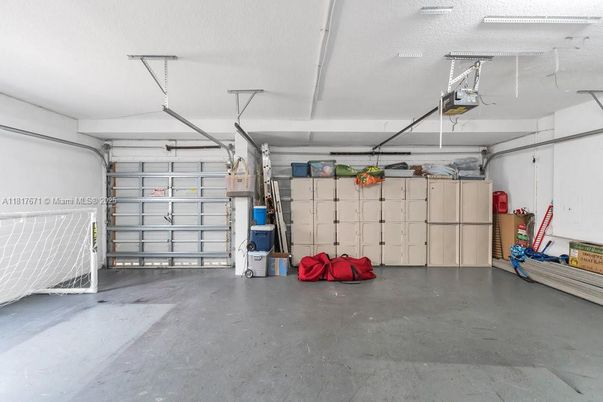 Garage, Interior