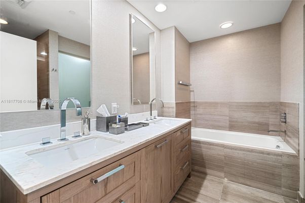 Bathroom, Dual Sink Vanities, Interior, Recessed Lighting