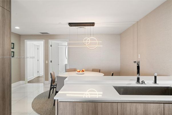 Dining room, Interior, Pendant Lights, Recessed Lighting