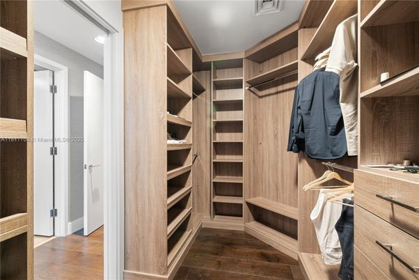 Interior, Walk-in Closets, Wood Texture Flooring