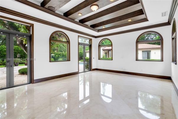 Empty room, Interior, Recessed Lighting, Wooden Beams