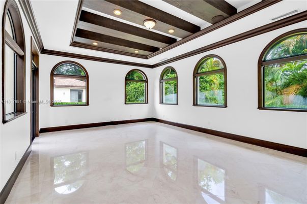 Empty room, Interior, Recessed Lighting, Wooden Beams