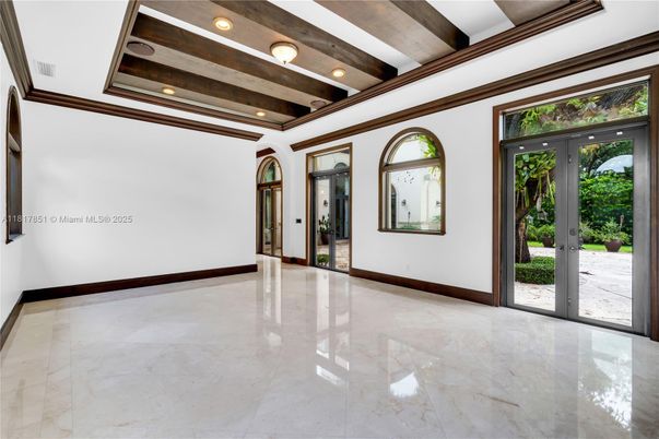 Empty room, Interior, Recessed Lighting, Wooden Beams