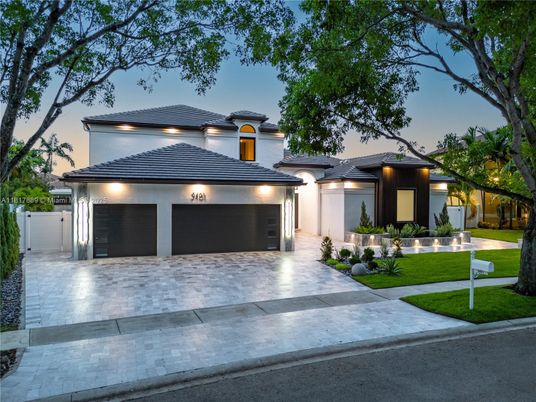 Attached, Exterior, Facade, Mediterranean