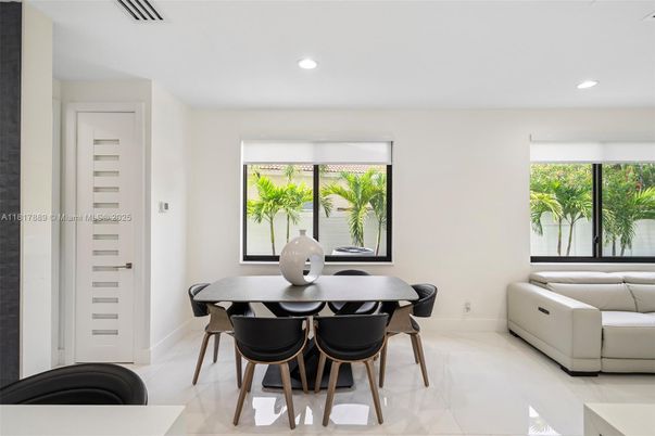 Dining room, Interior, Recessed Lighting