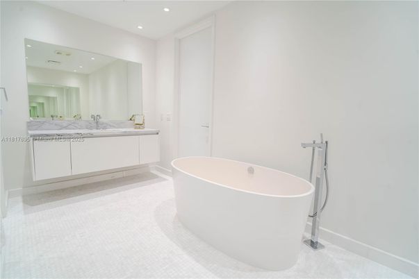 Bathroom, Dual Sink Vanities, Free Standing Baths, Interior, Recessed Lighting