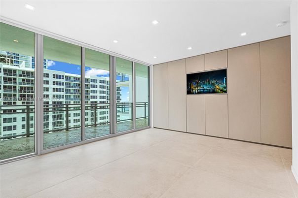 Empty room, Interior, Recessed Lighting