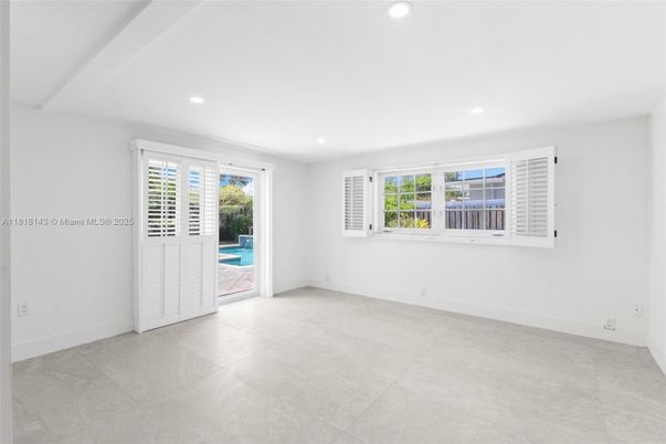 Empty room, Interior, Recessed Lighting