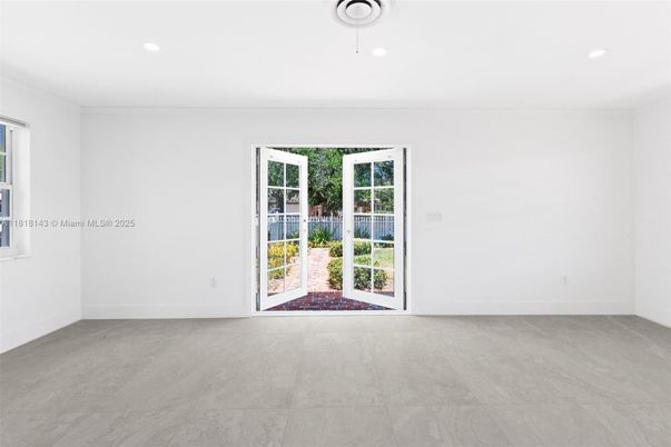 Empty room, Interior, Recessed Lighting