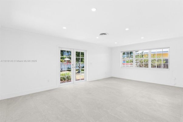 Empty room, Interior, Recessed Lighting