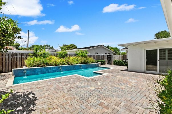Exterior, Pool