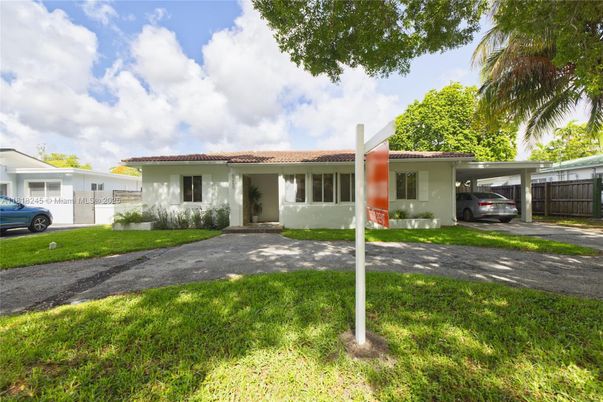 Backyard, Exterior, Facade, Ranch