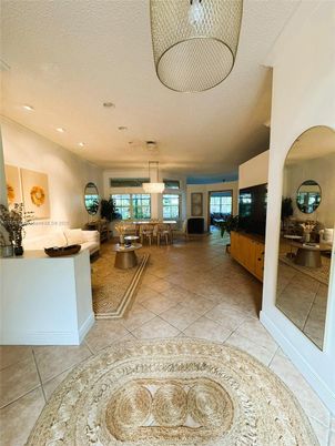 Chandelier, Dining room, Interior, Living room, Pendant Lights, Recessed Lighting