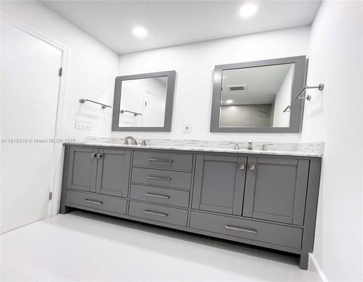 Bathroom, Dual Sink Vanities, Interior, Recessed Lighting