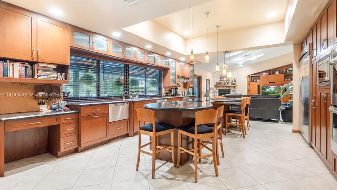 Dining room, Interior, Kitchen, Pendant Lights, Recessed Lighting, Stainless Steel Appliances