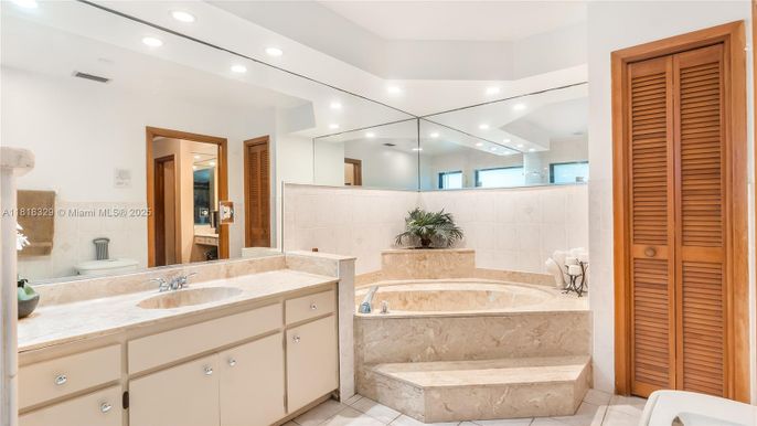 Bathroom, Interior, Recessed Lighting
