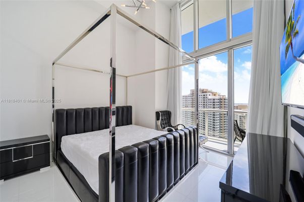 Bedroom, Interior, Water